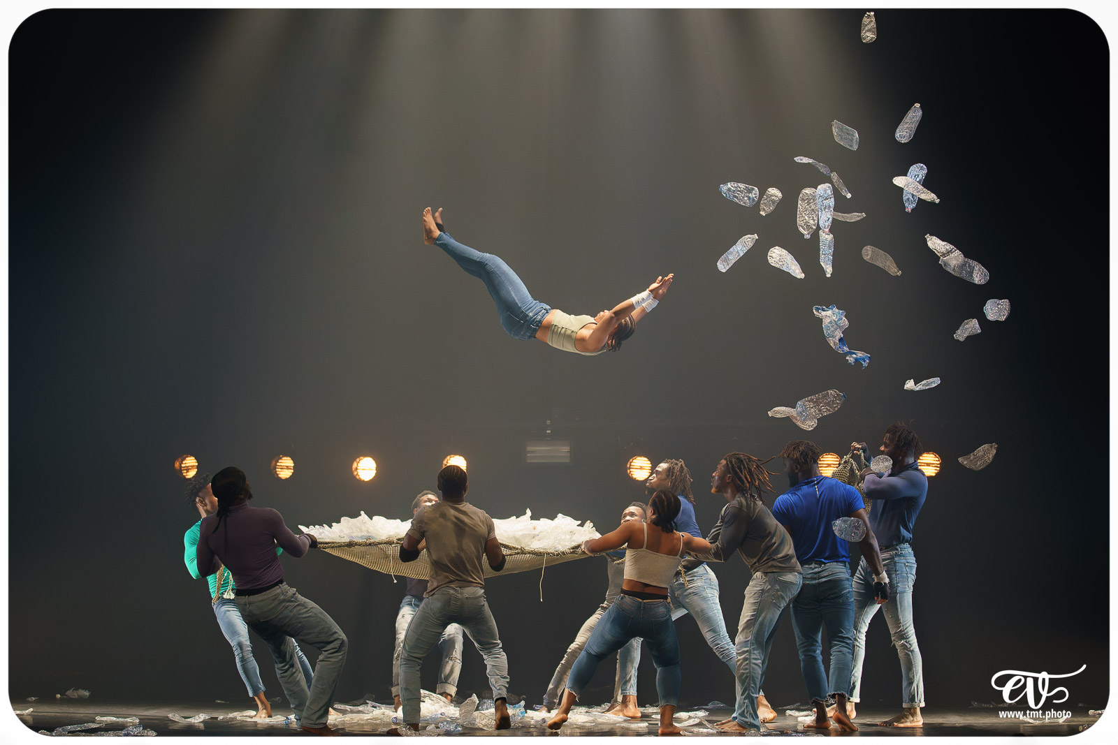 YÉ ! (L'EAU) (CIRCUS BAOBAB)